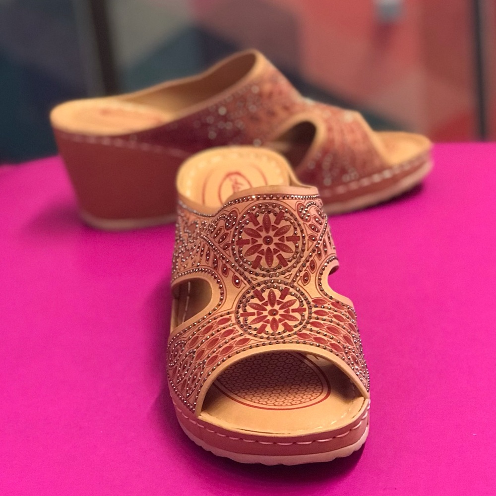 Last Pair! Italina Tan Brown Floral Embroidered Peep Toe Wedge Mule Sandals - Picture 4 of 15